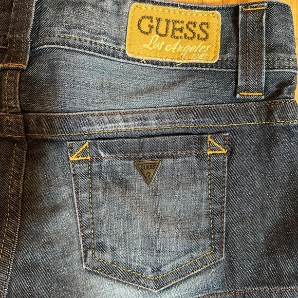 Guess Denim Shorts. Size 26. Like New! 2.5 inch inseam Women’s or Junior’s. - Picture 6 of 8